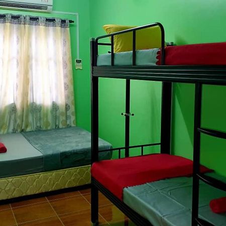 Shoplot Hostel Pangkor Кампонг-Пасир-Богак Экстерьер фото