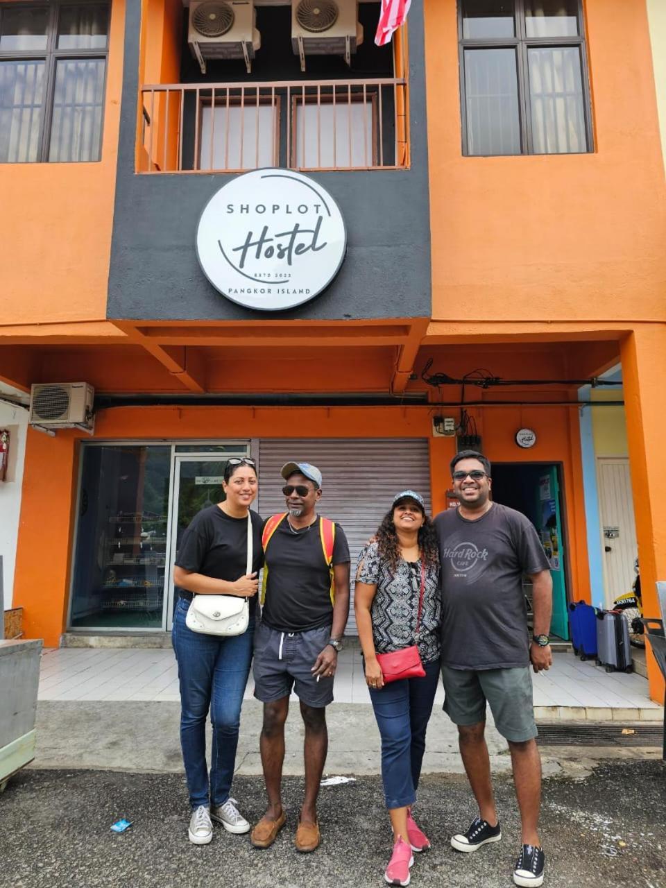 Shoplot Hostel Pangkor Кампонг-Пасир-Богак Экстерьер фото