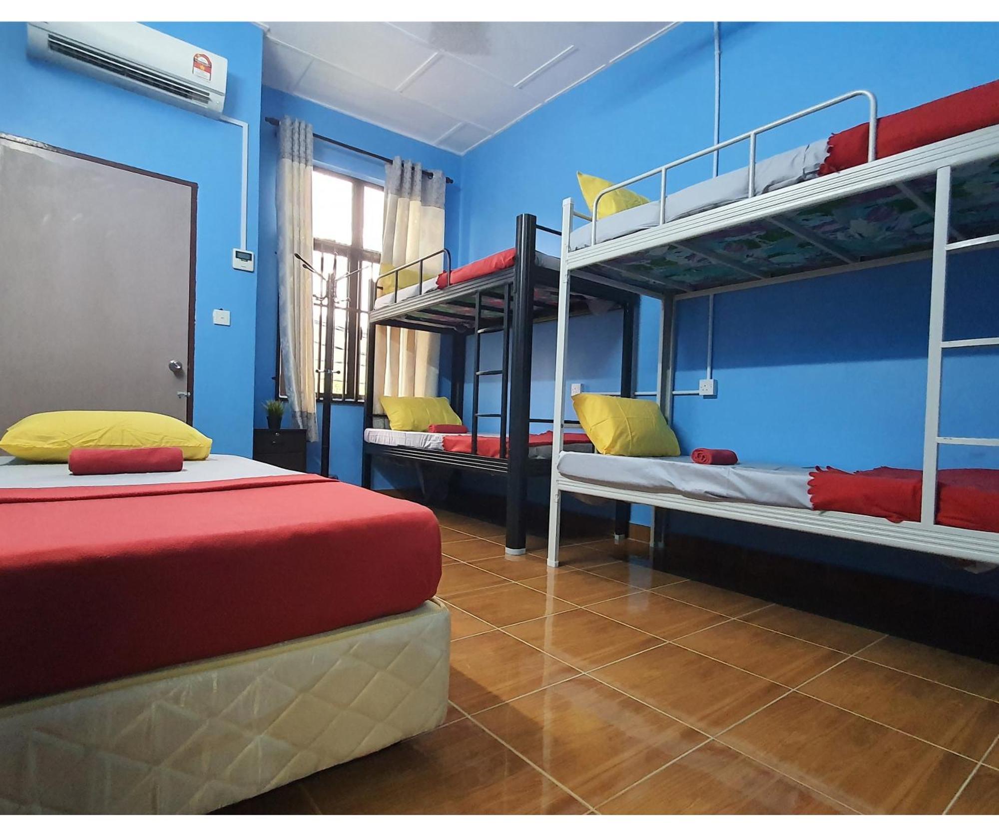 Shoplot Hostel Pangkor Кампонг-Пасир-Богак Экстерьер фото